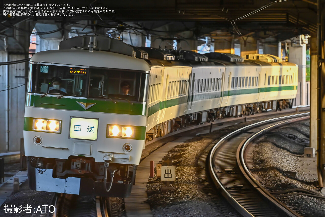 【JR東】特急「あしかが大藤新宿号」を臨時運行の拡大写真