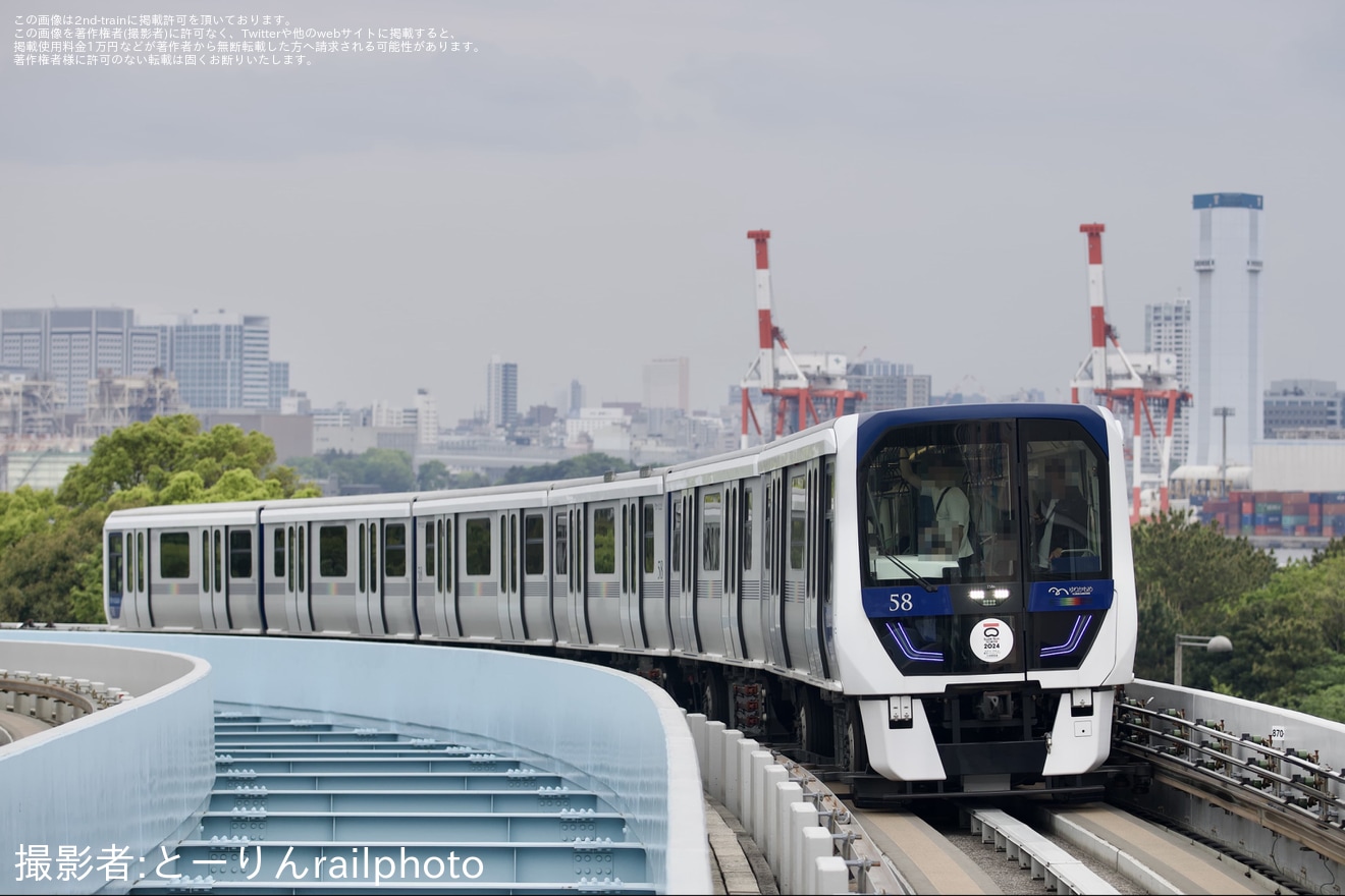 【ゆりかもめ】SusHi Tech Tokyo 2024ヘッドマークが取り付けの拡大写真