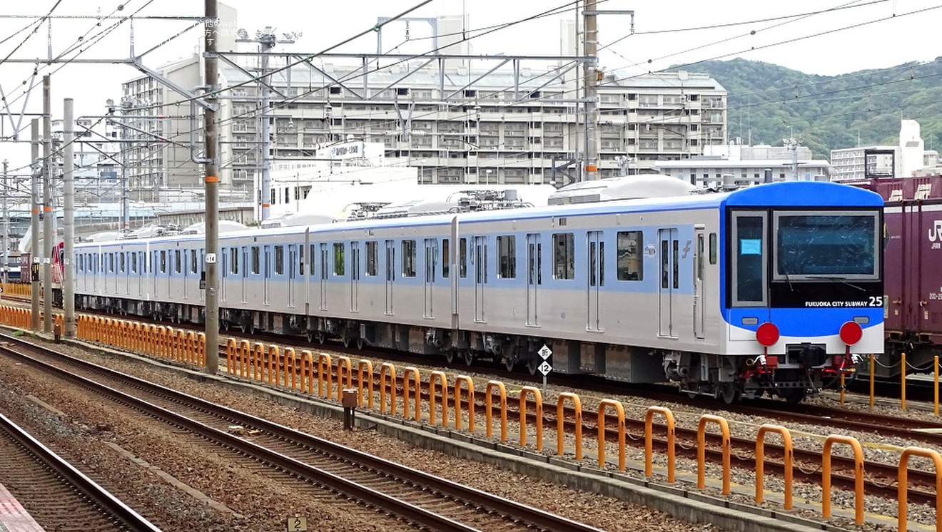 【福市交】新型車両4000系の出場1本目となる編成の甲種輸送の拡大写真