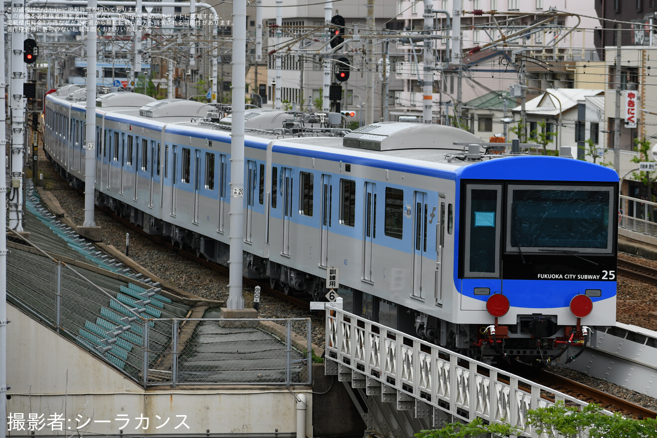 【福市交】新型車両4000系の出場1本目となる編成の甲種輸送の拡大写真