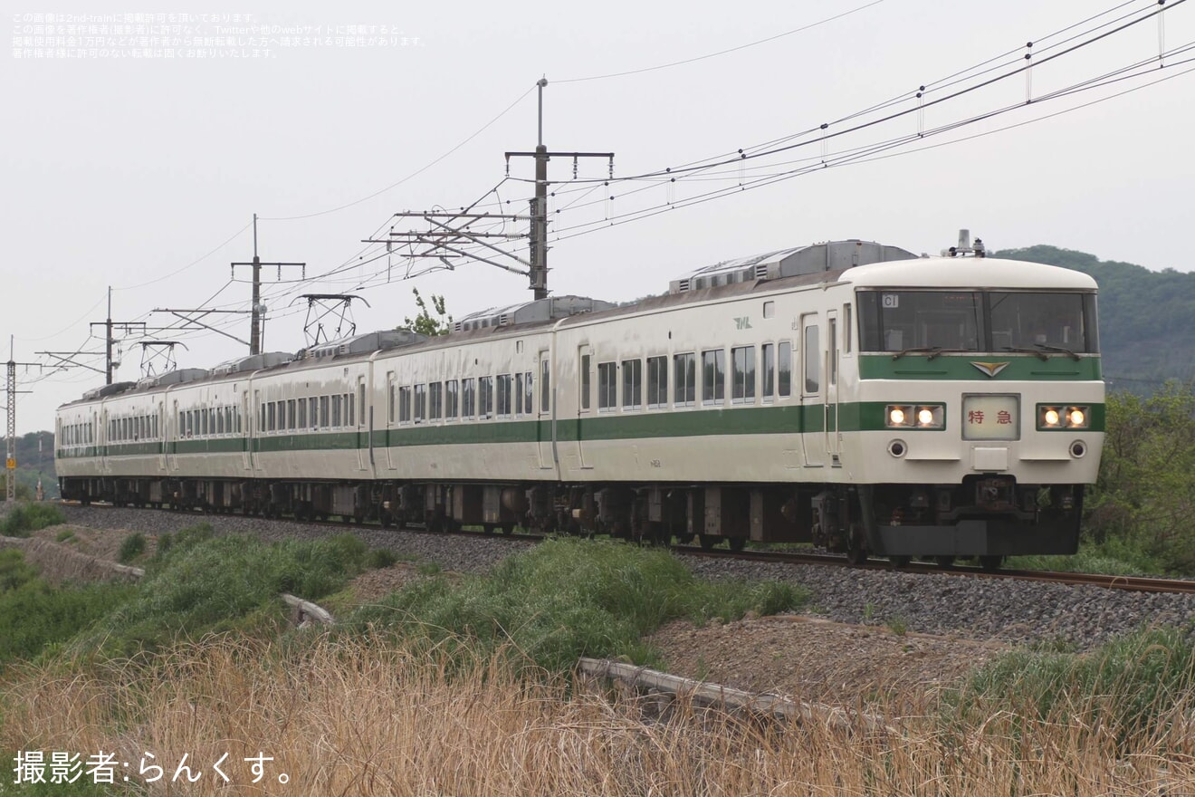【JR東】特急「あしかが大藤新宿号」を臨時運行の拡大写真