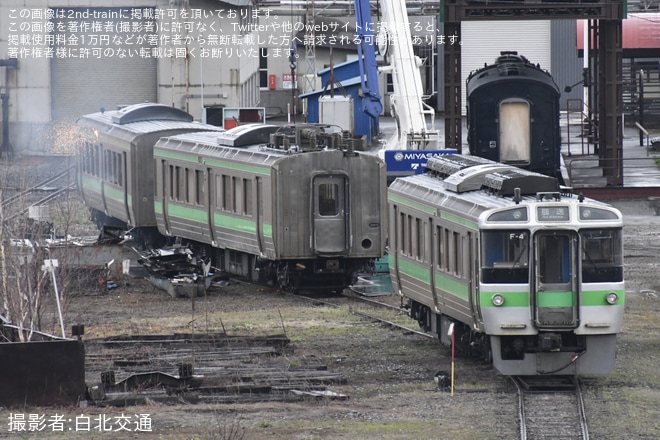 【JR北】721系F-4編成が苗穂工場で解体中を不明で撮影した写真