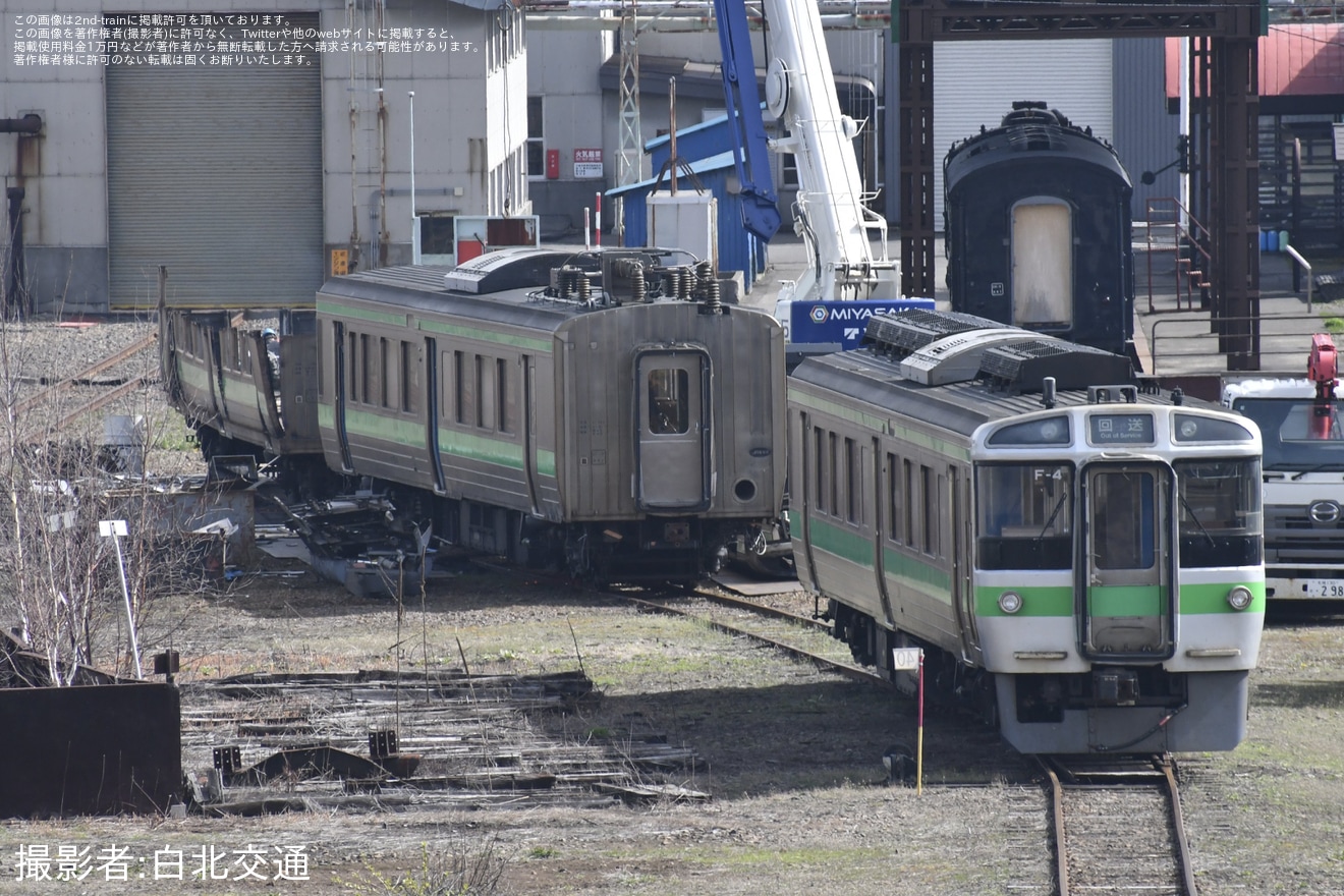 【JR北】721系F-4編成が苗穂工場で解体中の拡大写真