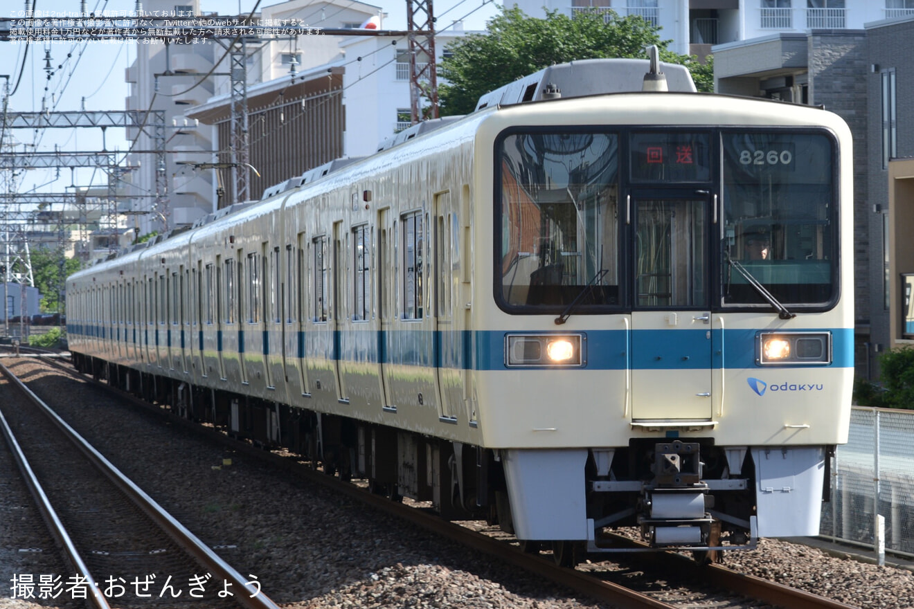 【小田急】8000形8260F(8260×6)団体専用列車の拡大写真