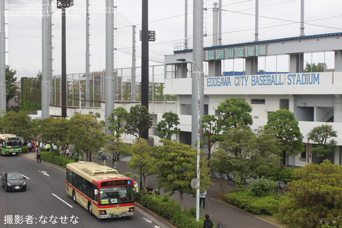 【メトロ】東西線線路切り替え工事に伴いバス代行輸送が実施の拡大写真