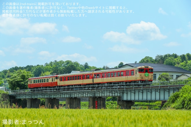 【JR西】春の「みまさかスローライフ列車」を運行を美作滝尾駅付近で撮影した写真