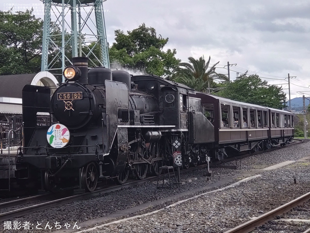 【JR西】京都鉄道博物館 SLスチーム号「鉄道警察隊イベント」ヘッドマークを取り付けの拡大写真