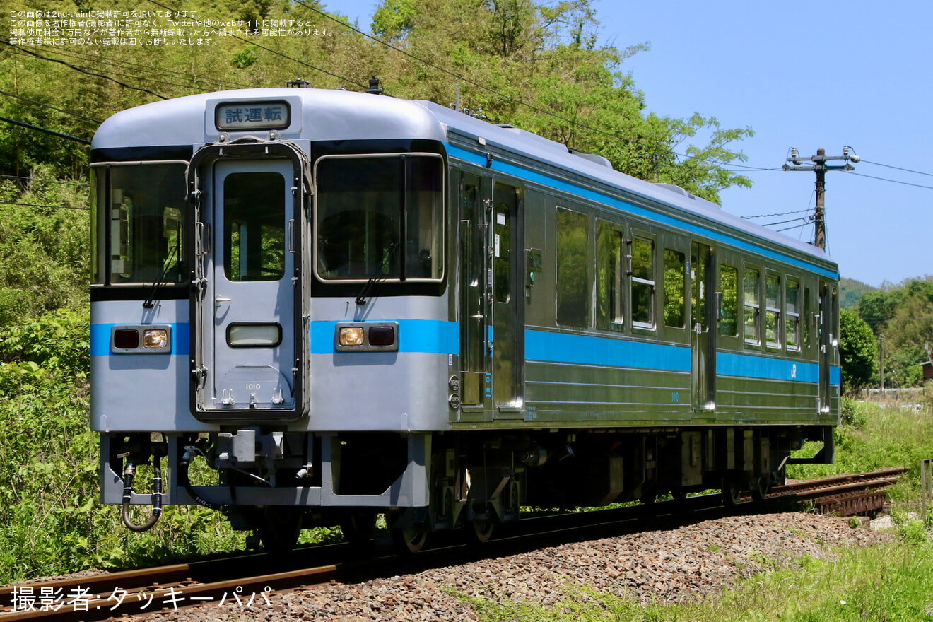 【JR四】1000形1010号車が検査を終えて多度津工場出場の拡大写真