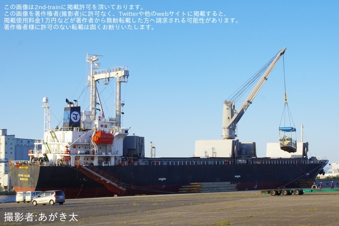 【JR東】元秋田車のキハ40系列が船への積み込みを開始