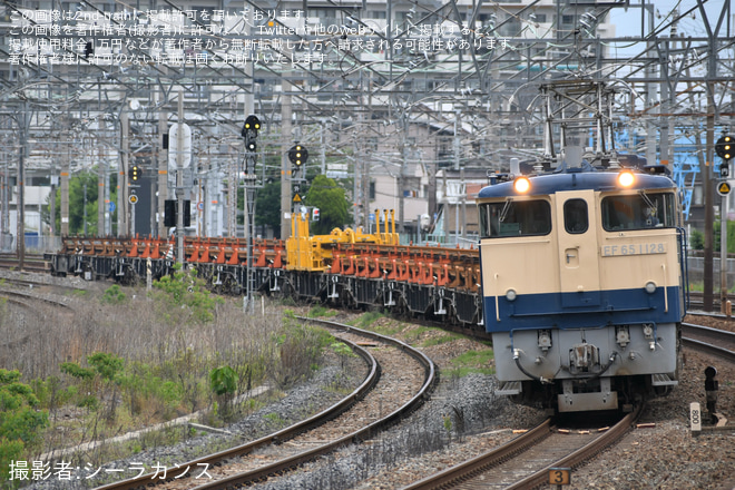 【JR西】EF65-1128牽引の山陽線向けロンチキ工臨が運転されるを岸辺駅で撮影した写真