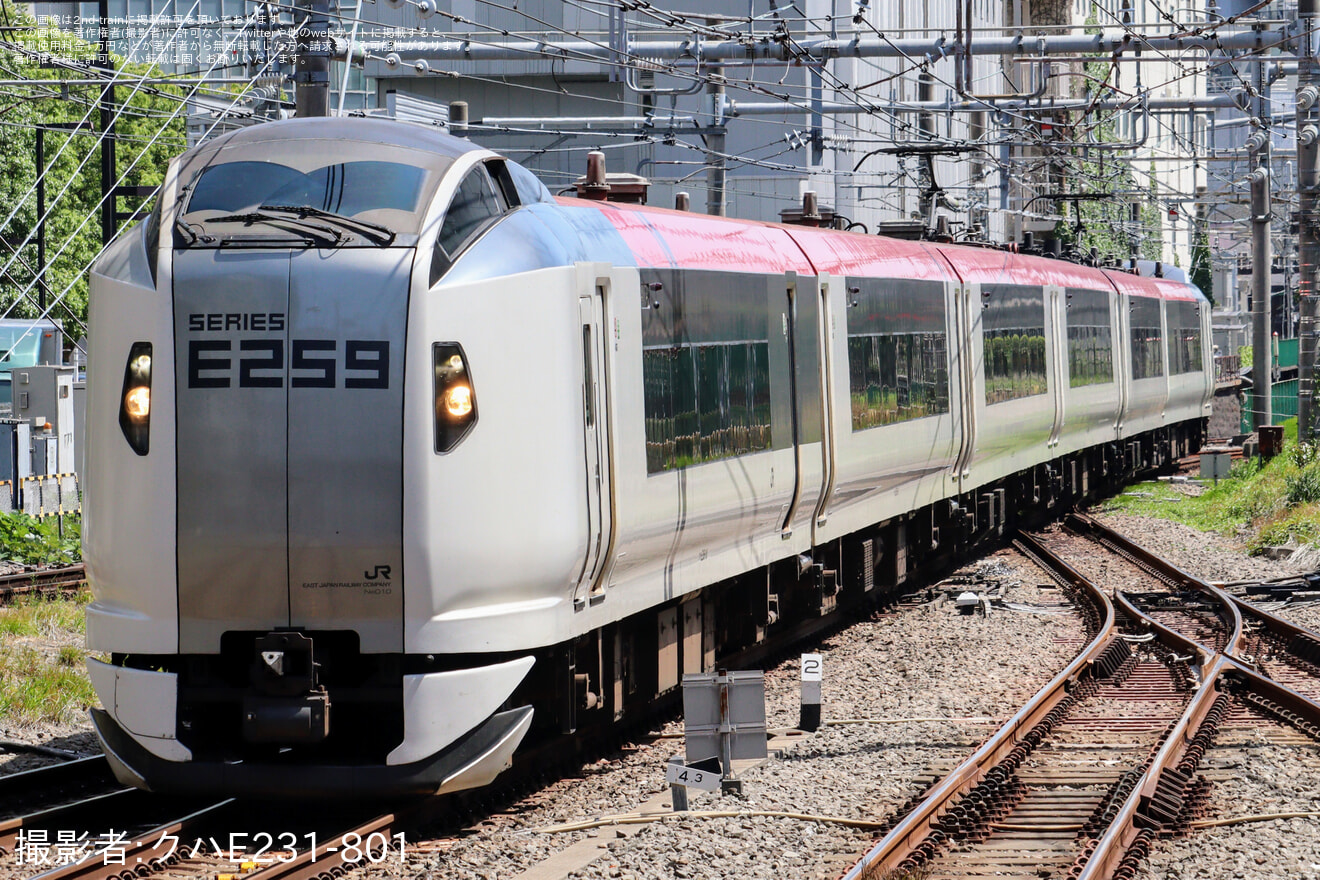 【JR東】E259系クラNe010編成大宮総合車両センター入場回送(202405)の拡大写真