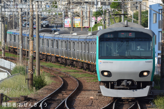 【相鉄】10000系 「懐かしの若草色」ラッピング開始を海老名駅で撮影した写真