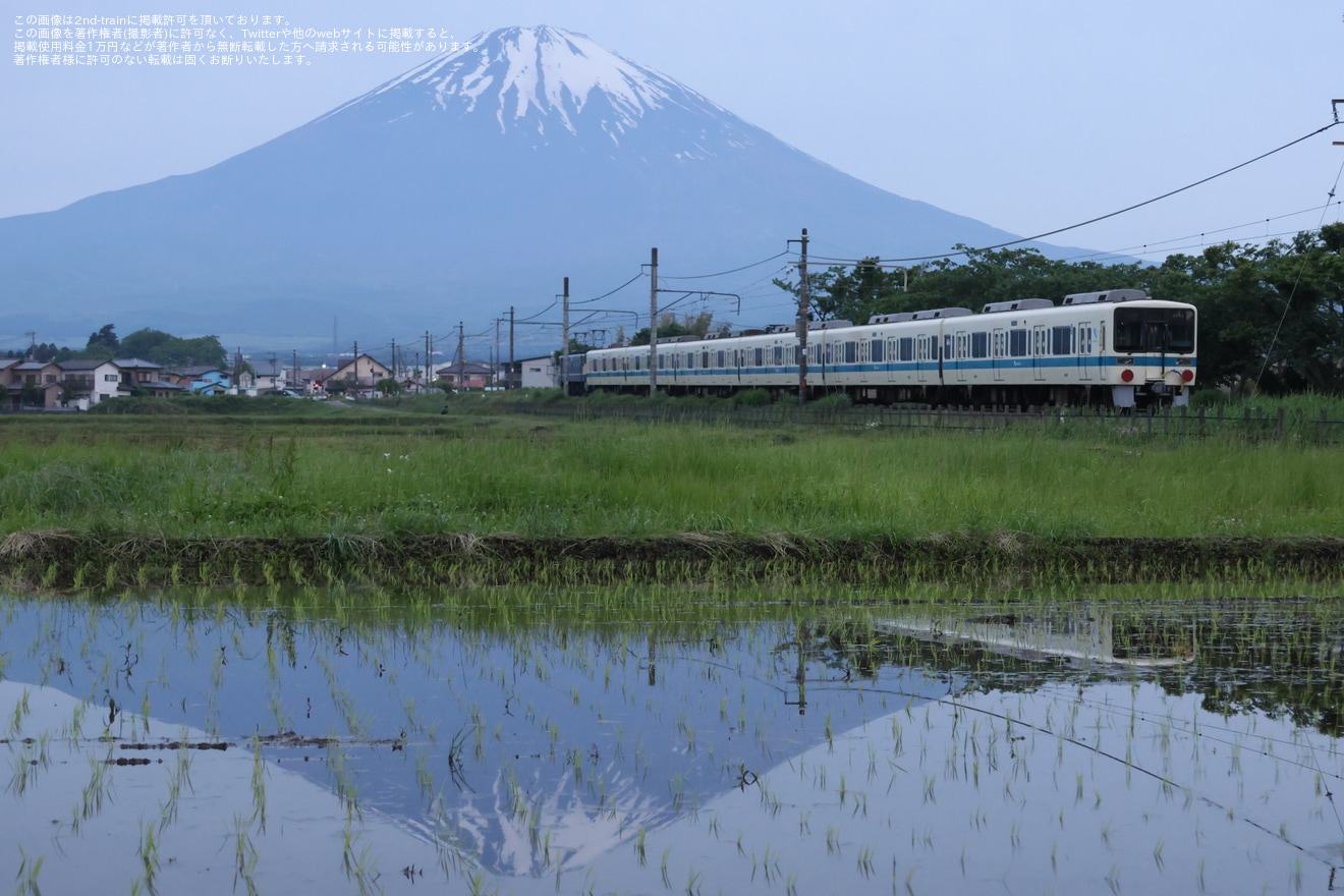 【小田急】8000形8261F(8261×6)西武鉄道譲渡甲種輸送の拡大写真