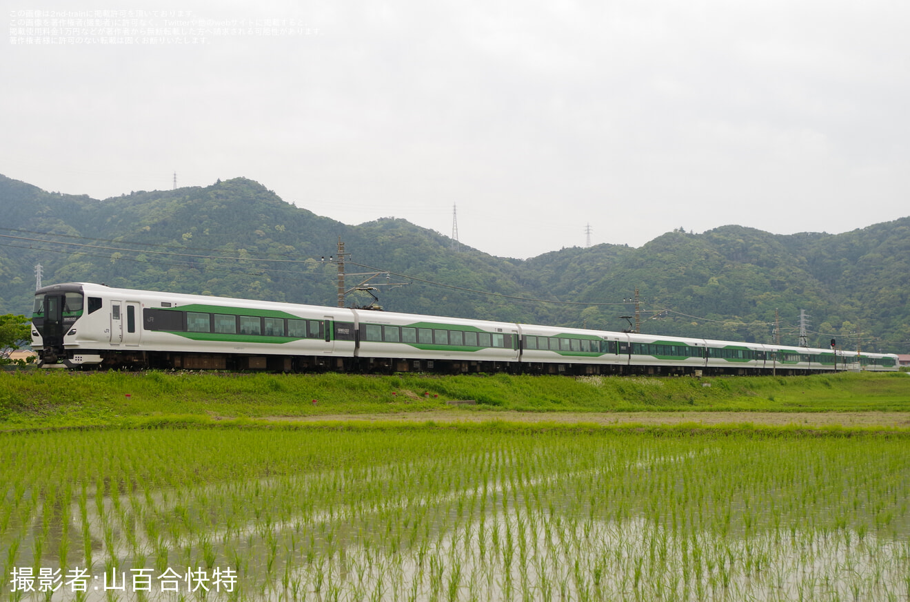 【JR東】E257系OM-93編成使用の特急「新宿わかしお」 運行の拡大写真