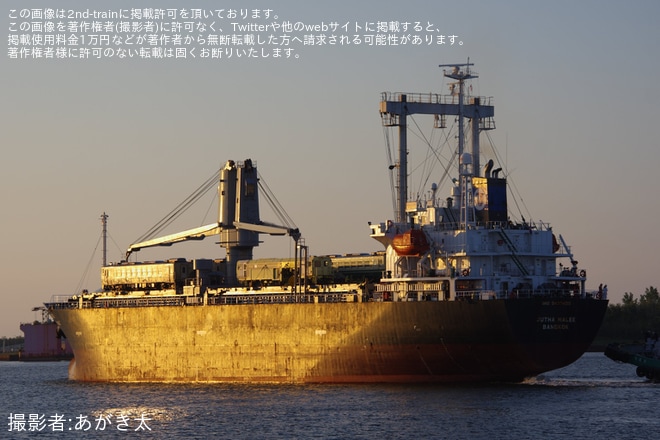 【JR東】元秋田車のキハ40系列が船へ積み込まれ出航