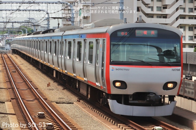【相鉄】10000系 「往年の赤帯」ラッピング開始を天王町駅で撮影した写真