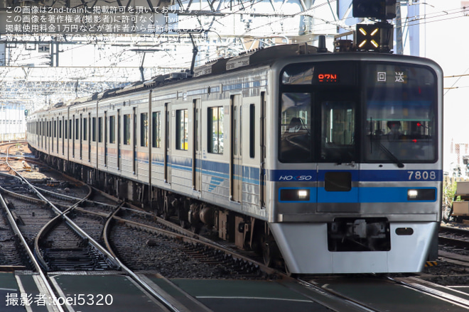 【北総】北総7300形7808編成宗吾車両基地出場回送を京成高砂駅で撮影した写真