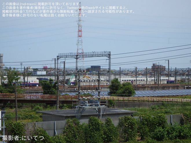 【JR東】E2系J67編成の解体作業が進行中を新潟新幹線車両センター付近で撮影した写真