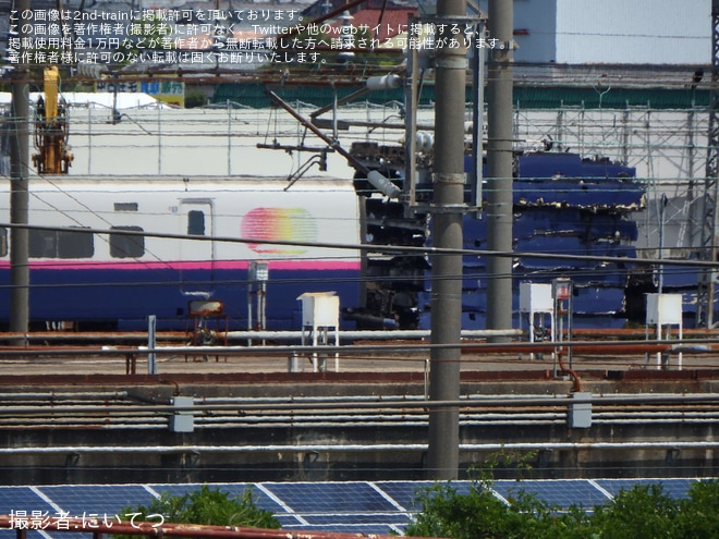 【JR東】E2系J67編成の解体作業が進行中を新潟新幹線車両センター付近で撮影した写真