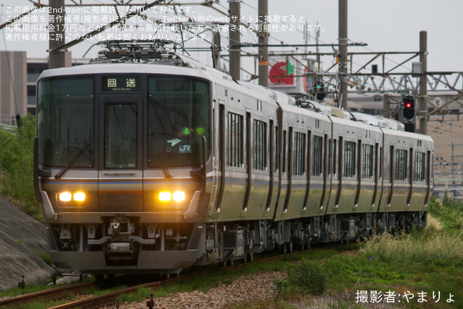 【JR西】223系R203吹田総合車両所本所出場回送を千里丘～茨木間で撮影した写真