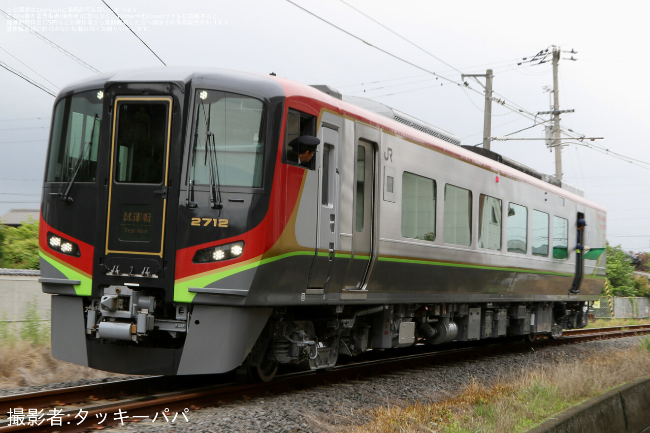 2nd-train 【JR四】2700系2712号車が検査を終えて多度津工場出場の写真 