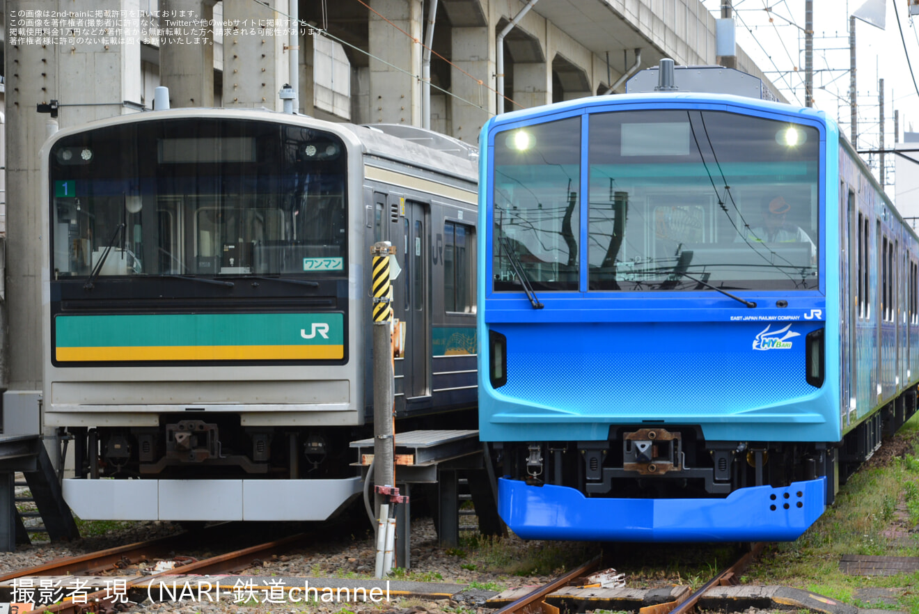 【JR東】205系W1編成、FV-E991系が横に並ぶの拡大写真