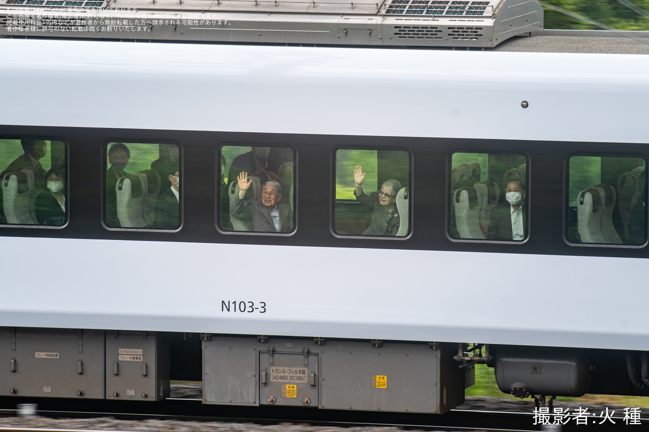 【東武】上皇ご夫妻ご乗車のN100系N103F使用の臨時列車の拡大写真