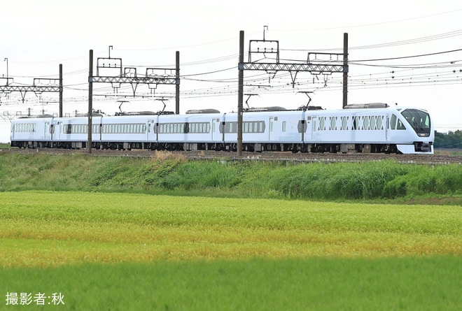 【東武】上皇ご夫妻ご乗車のN100系N103F使用の臨時列車を不明で撮影した写真