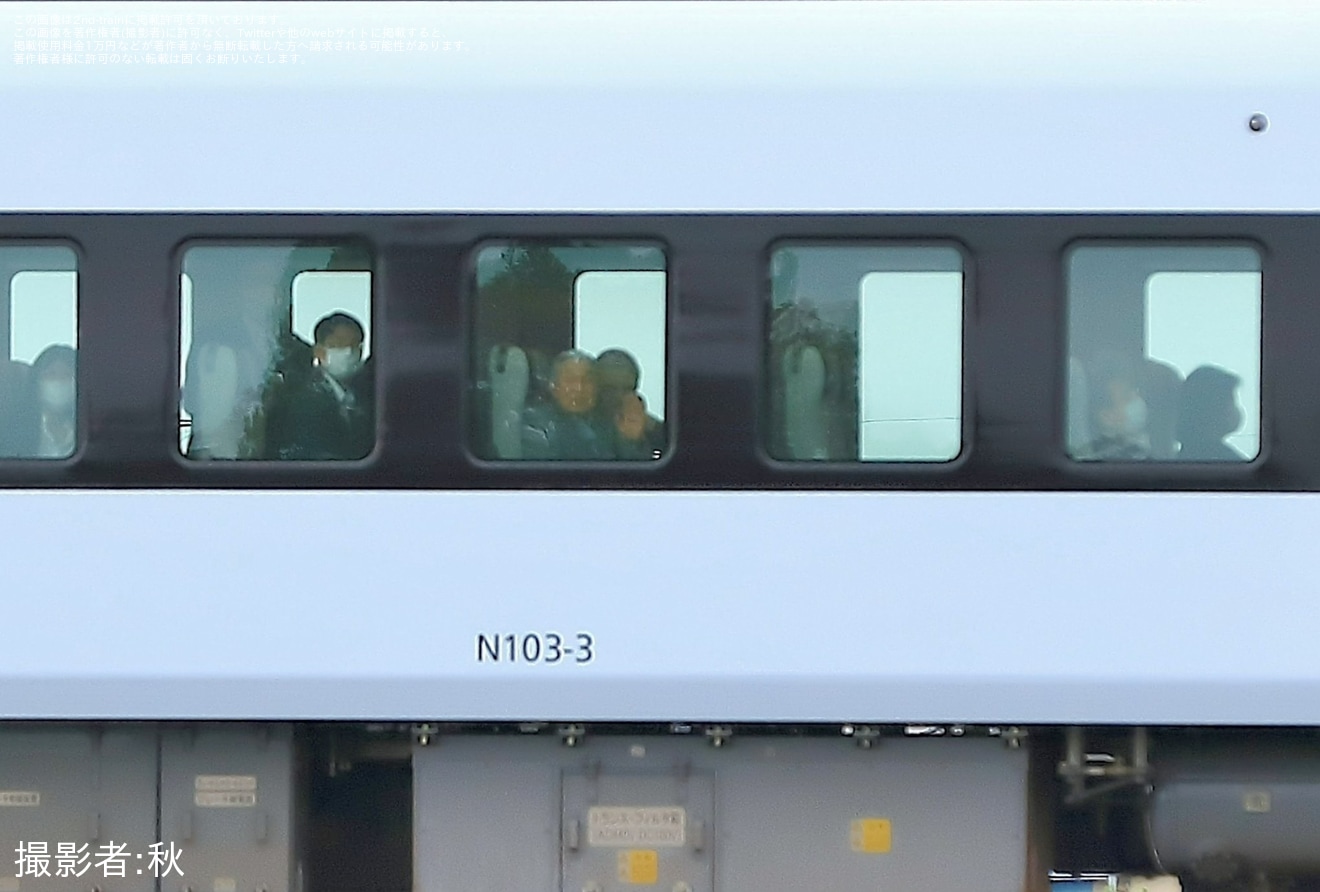 【東武】上皇ご夫妻ご乗車のN100系N103F使用の臨時列車の拡大写真