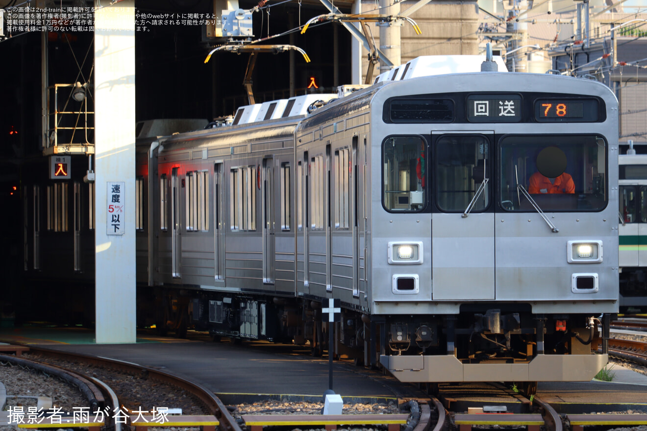 【東急】1000系1022Fが無塗装にの拡大写真