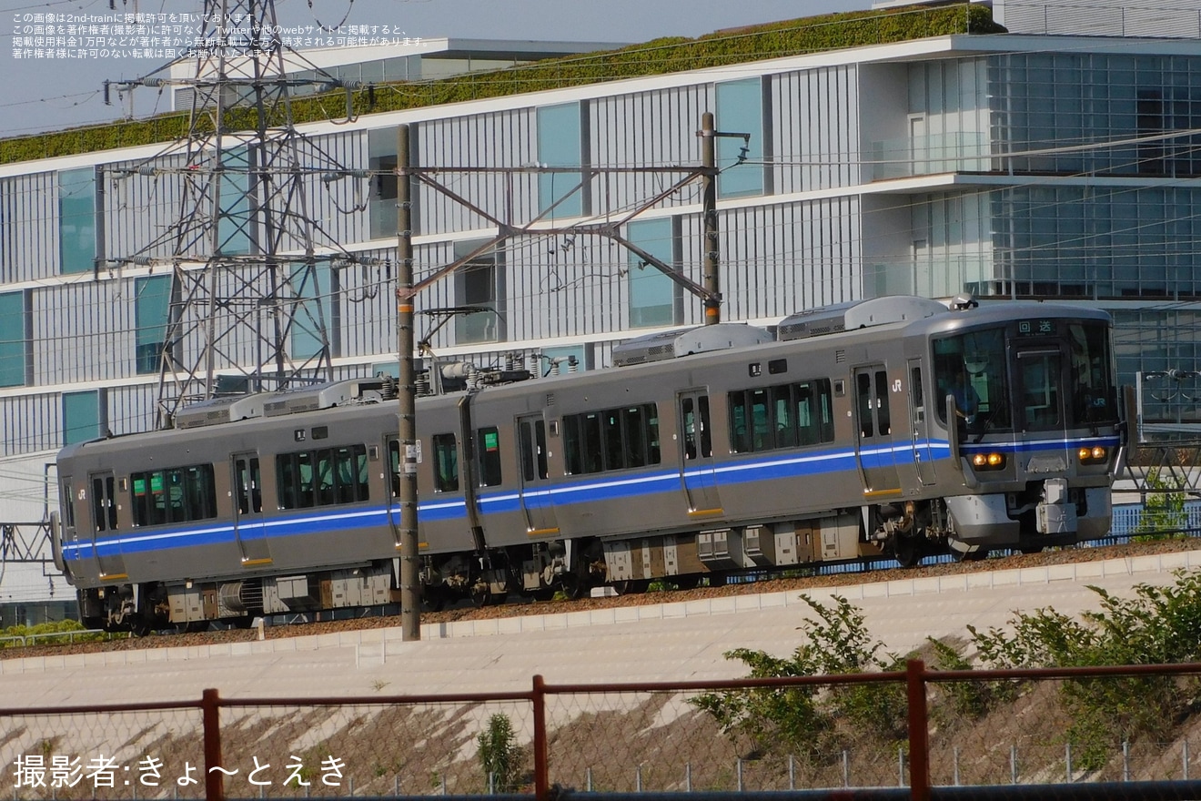 【JR西】521系E4編成が京都鉄道博物館での特別展示送り込み回送の拡大写真