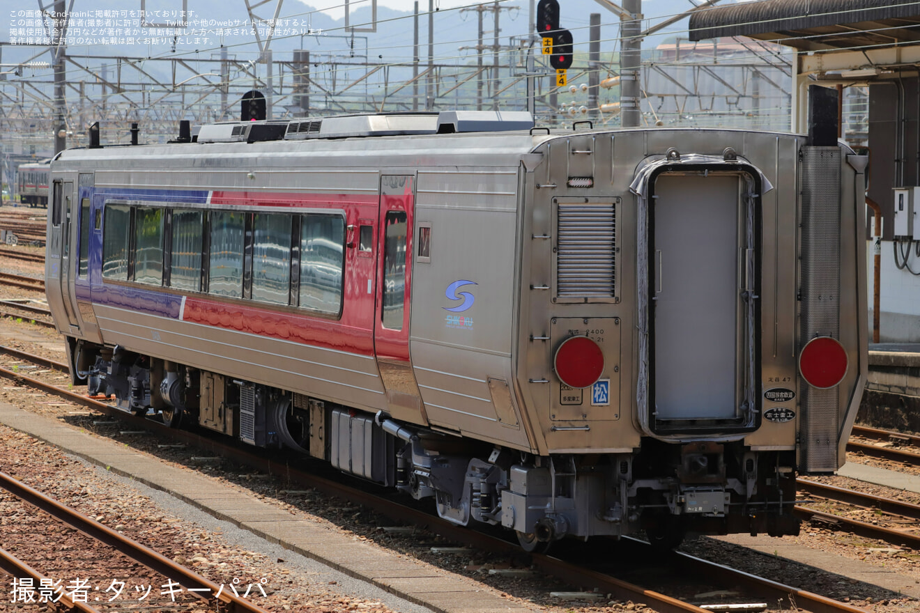 【JR四】2000系2426号車が検査を終えて多度津工場出場の拡大写真