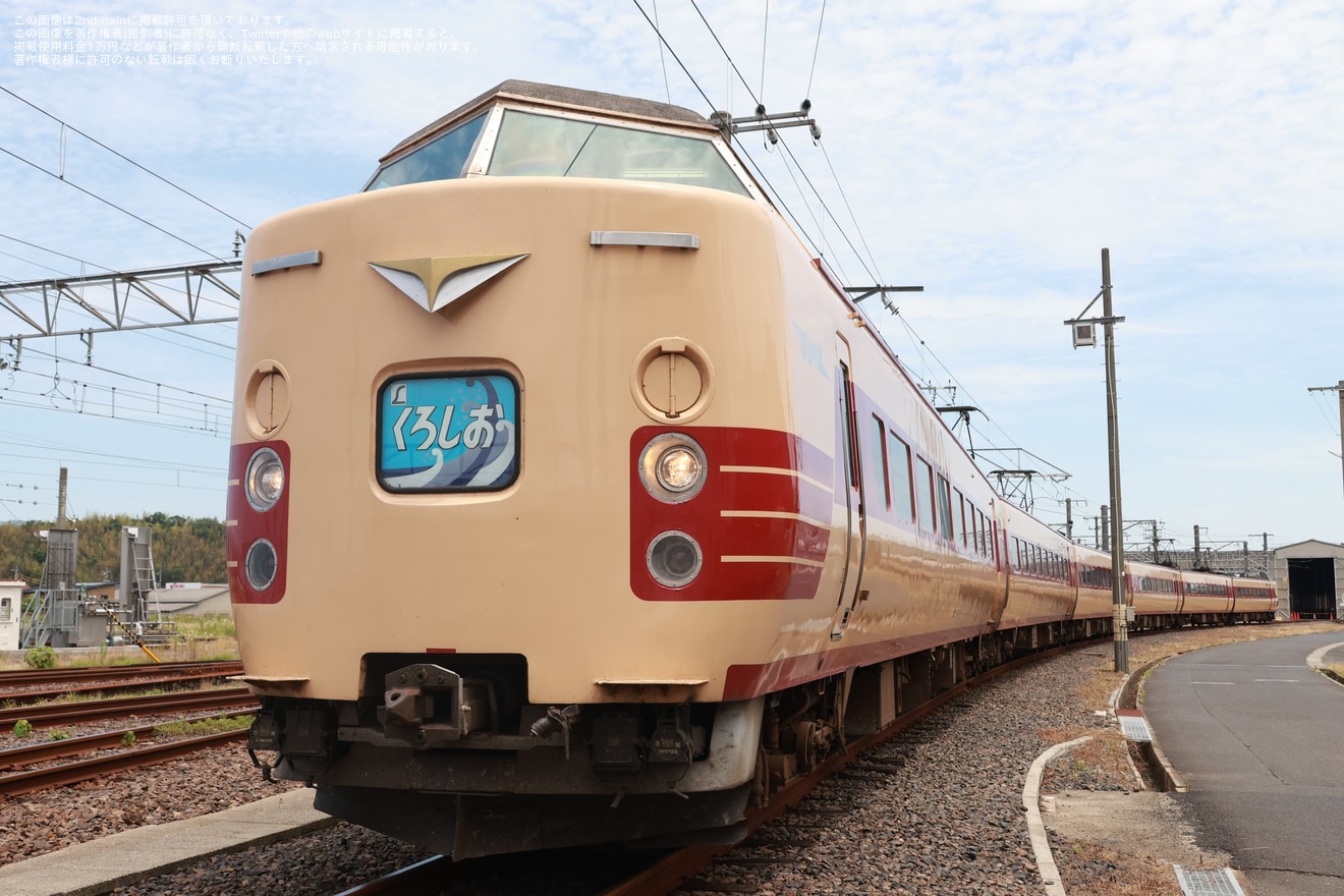 【JR西】後藤総合車両所出雲支所でツアー参加者向けの381系展示が実施の拡大写真