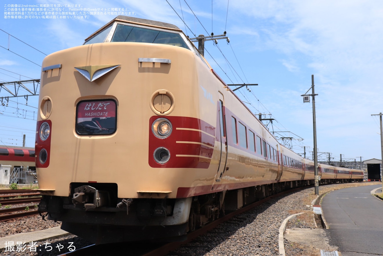 【JR西】後藤総合車両所出雲支所でツアー参加者向けの381系展示が実施の拡大写真