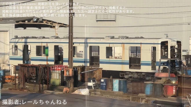 【東武】8000系8506Fの8506号車が解体中を不明で撮影した写真