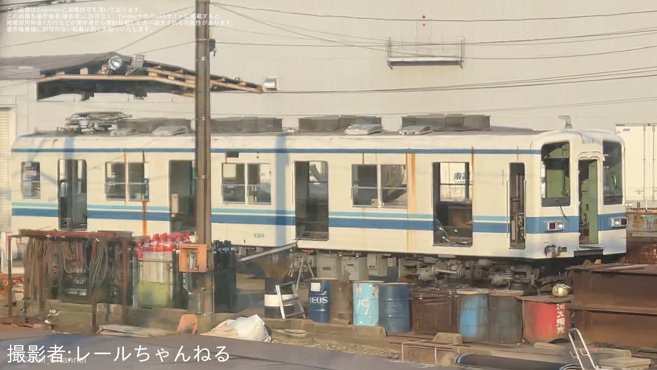 【東武】8000系8506Fの8506号車が解体中の拡大写真