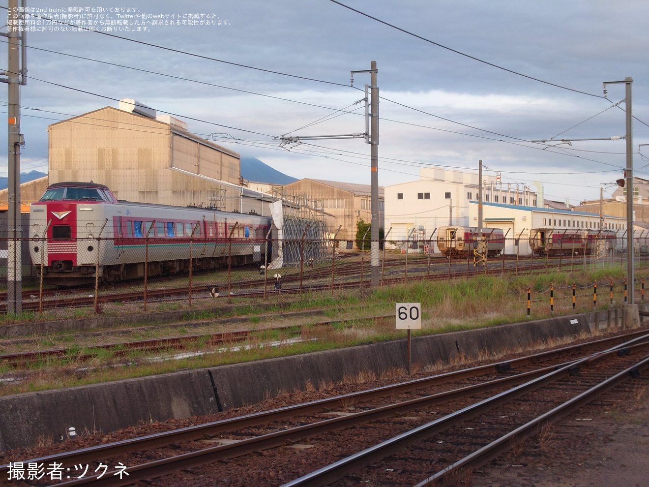 【JR西】クハ381-142+モハ380-268後藤総合車両所本所で解体線にの拡大写真
