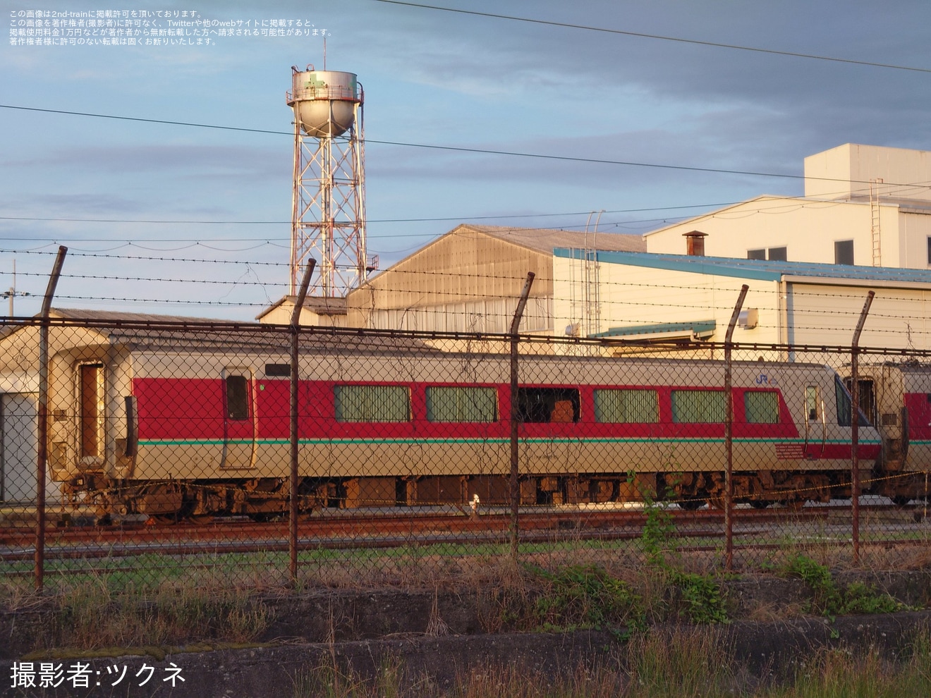 【JR西】クハ381-142+モハ380-268後藤総合車両所本所で解体線にの拡大写真