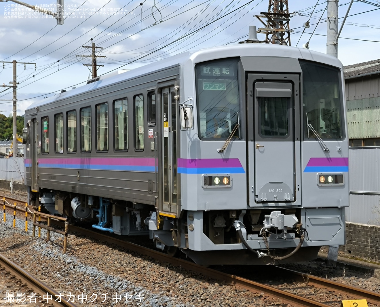 【JR西】キハ120-322下関総合車両所本所構内試運転の拡大写真