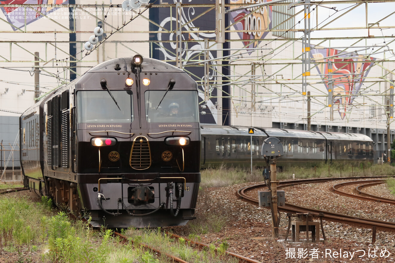 【JR九】DF200-7000+77系客車(ななつ星in九州)小倉総合車両センター入場の拡大写真