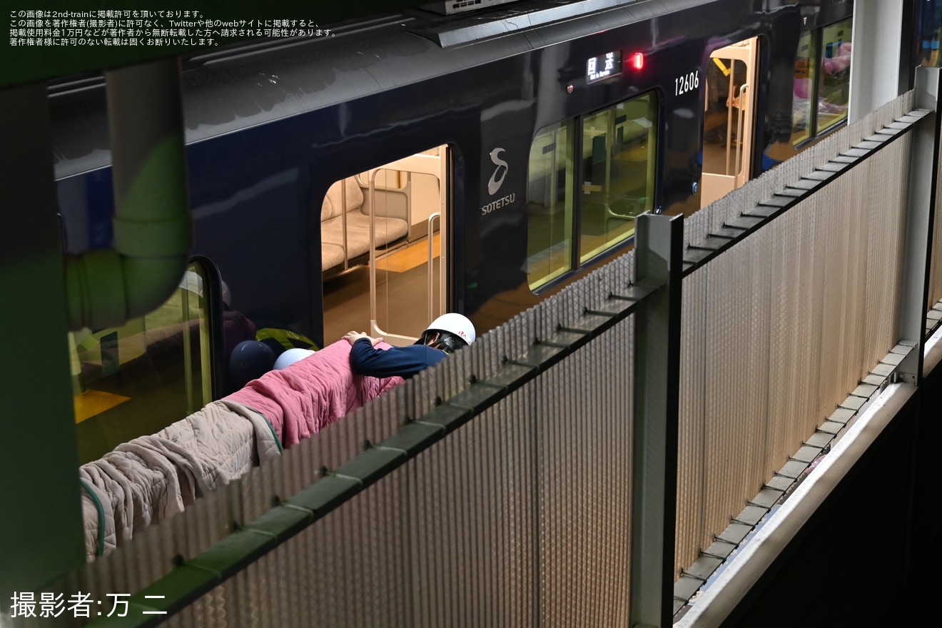 【相鉄】和田町駅2番線へのホームドアの設置に向けたホームドア輸送の拡大写真