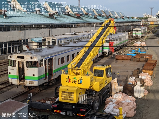 【JR北】キハ40-1797が釧路運輸車両所で解体作業中を釧路運輸車両所付近で撮影した写真