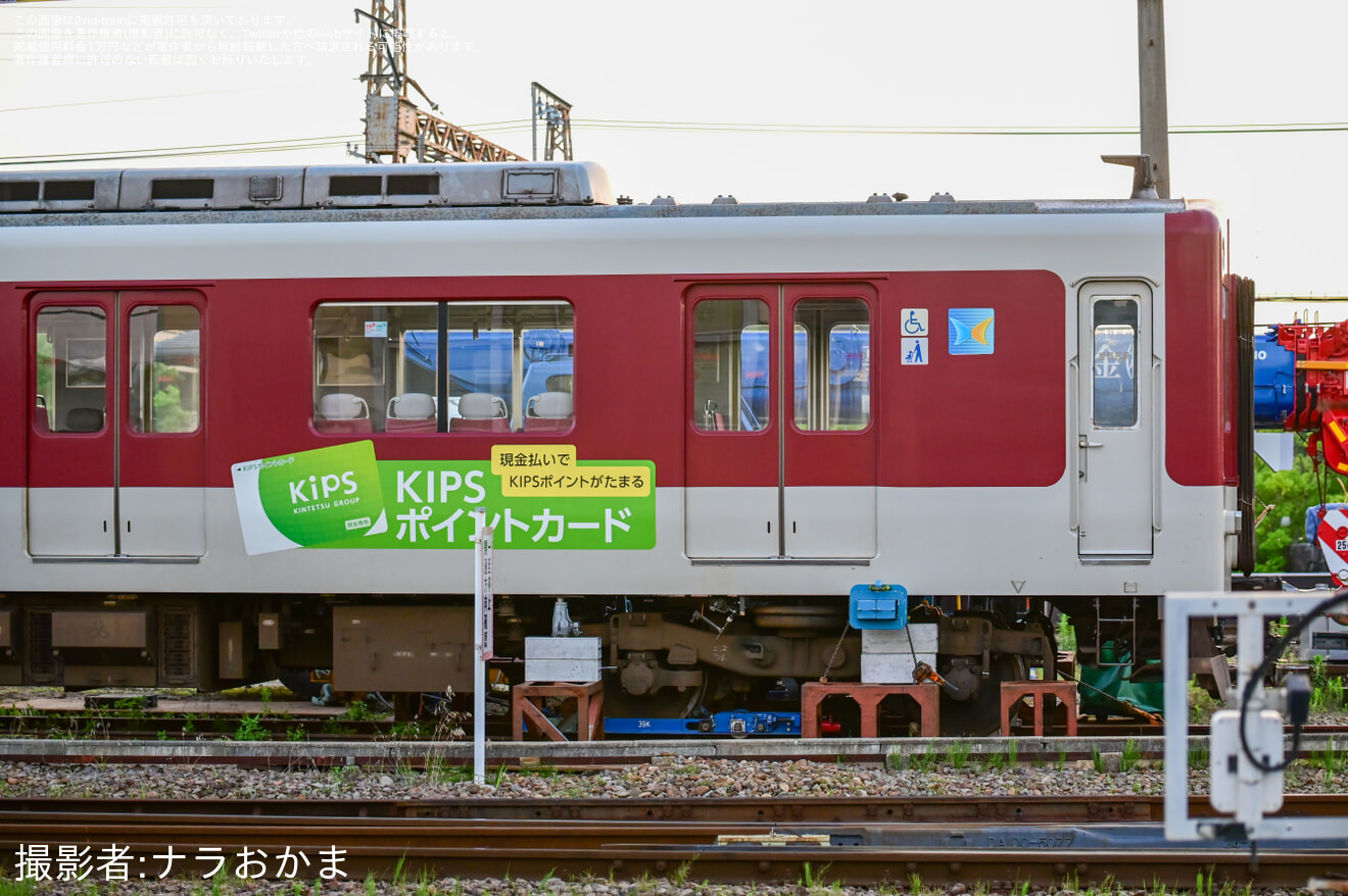 【近鉄】脱線した5800系DH04が西大寺検車区内で復旧への拡大写真