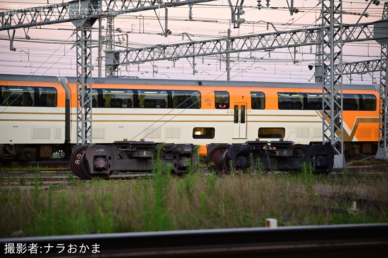 【近鉄】脱線した5800系DH04が西大寺検車区内で復旧への拡大写真