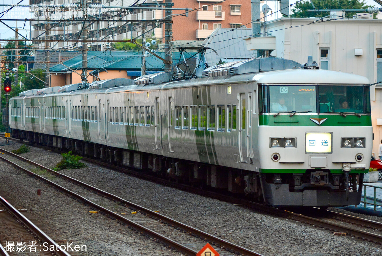 【JR東】185系オオB6編成 修学旅行臨運転の拡大写真