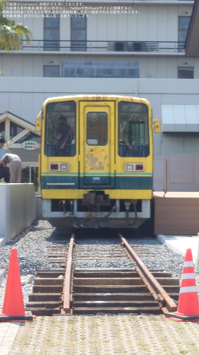 【いすみ】いすみ200型206号が、ホテル三日月龍宮城木更津駅へ到着