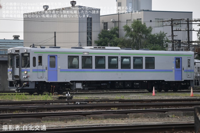 【JR北】キハ150-15が函館運輸所へ転属する姿で苗穂工場出場を不明で撮影した写真