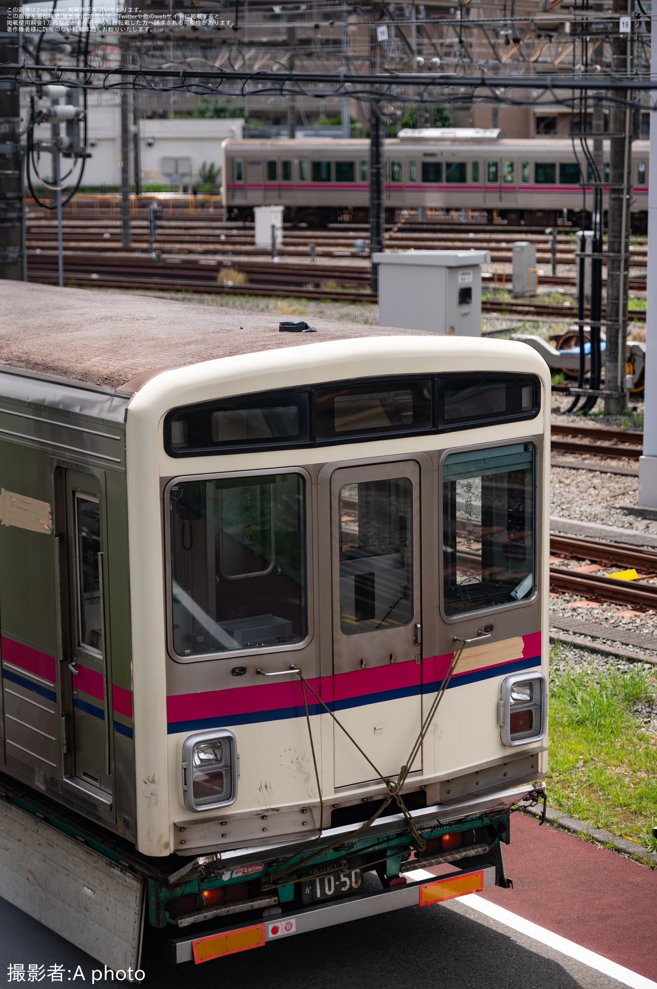 【京王】7000系7804Fが廃車・解体のため陸送の拡大写真