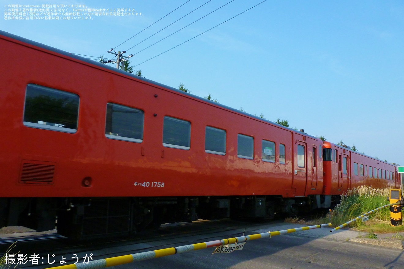【JR北】キハ54-501とキハ40-1749・キハ40-1758(首都圏色)が釧路運輸車両所へ回送の拡大写真