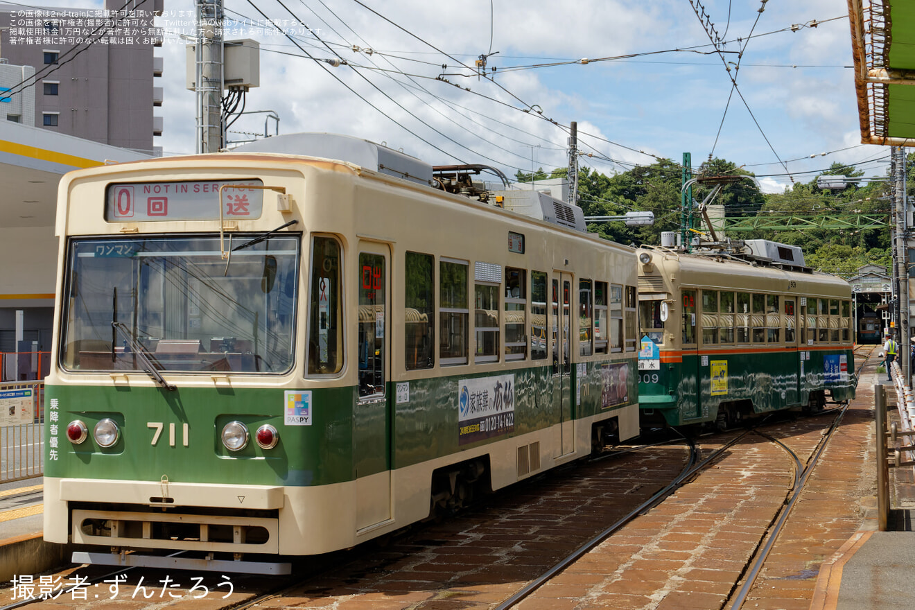 【広電】自走不可になった711号を1909号が牽引して回送の拡大写真